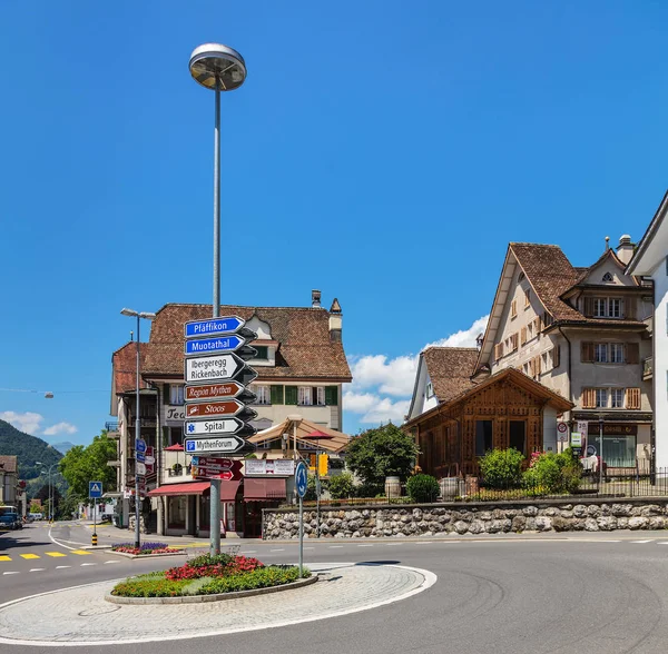 Schwyz Suiza Junio 2018 Una Señal Direccional Edificios Parte Histórica —  Fotos de Stock