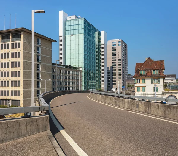 Edificios Ciudad Zurich Suiza Vista Desde Puente Autopista Hardbruecke —  Fotos de Stock