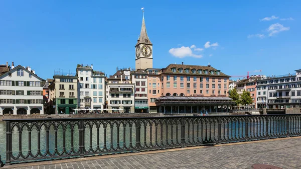 Zürich Svájc 2017 Június Épületek Limmat Folyó Mentén Peter Templom — Stock Fotó