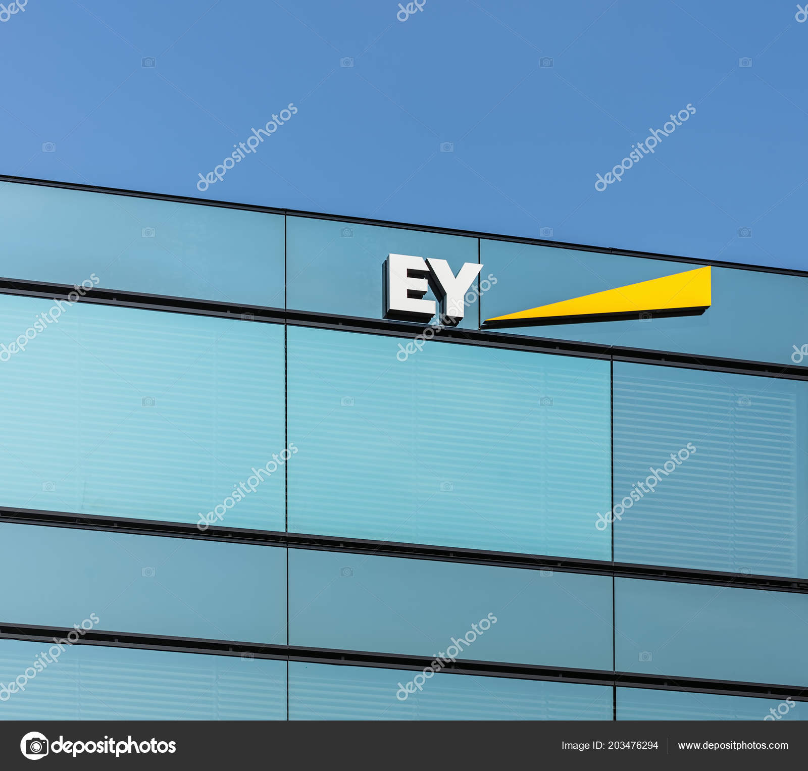 Zurich Switzerland July 2018 Upper Part Building Bearing Sign Ernst