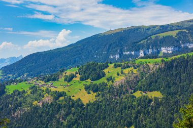 Harderkulm yaz aylarında görüntüleyin. Interlaken ve Unterseen İsviçre'nin bakan Mt. Harder, zirvesine daha sert Kulm da Harderkulm olduğunu.