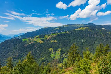 Harderkulm yaz aylarında görüntüleyin. Interlaken ve Unterseen İsviçre'nin bakan Mt. Harder, zirvesine daha sert Kulm da Harderkulm olduğunu.