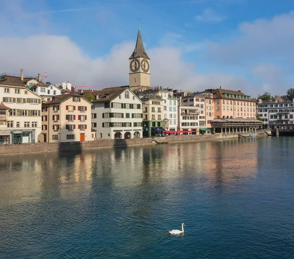 Zürih Sviçre Ağustos 2018 Binaların Zürih Şehir Limmat Nehri Kulesi — Stok fotoğraf