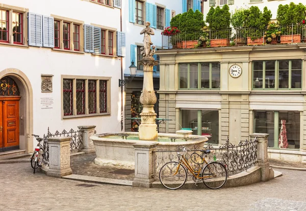 Zurique Suíça Agosto 2018 Uma Pequena Praça Parte Histórica Cidade — Fotografia de Stock