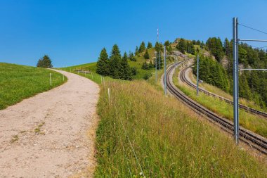 Mt. Rigi İsviçre yaz aylarında görüntüleyin. Mt. Rigi popüler bir turizm, normal hat raf demiryolu ile erişilebilir olduğunu.