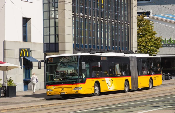 Σεν Γκάλεν Ελβετία Σεπτεμβρίου 2018 Ένα Postauto Λεωφορείο Στη Στάση — Φωτογραφία Αρχείου