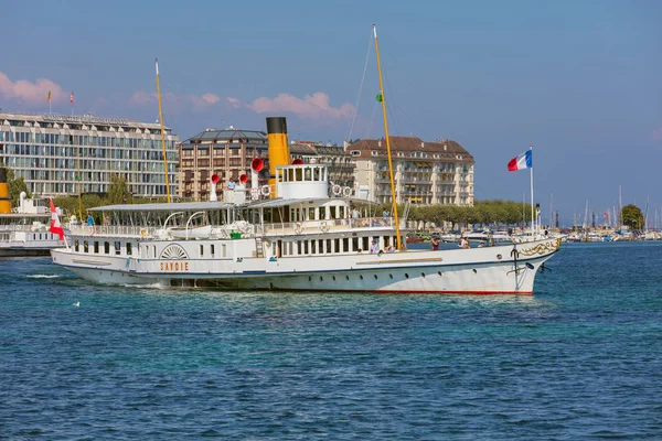 Ginebra Suiza Septiembre 2016 Barco Saboya Que Pasa Por Lago —  Fotos de Stock