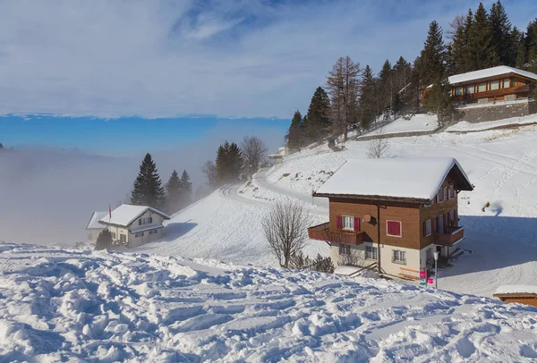 Dorf Stoos in der Schweiz im Winter — Stockfoto