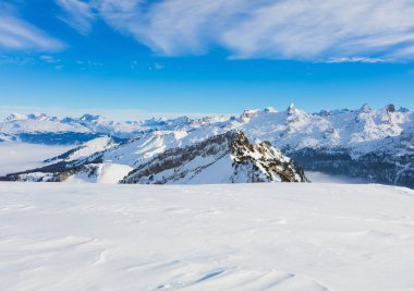 Schwyz, İsviçre Kantonu Fronalpstock dağda bir kış görünümü.