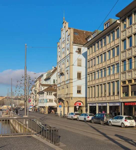 Zurych Szwajcaria Grudnia 2016 Roku Nabrzeże Rzeki Limmat Budynków Historycznej — Zdjęcie stockowe