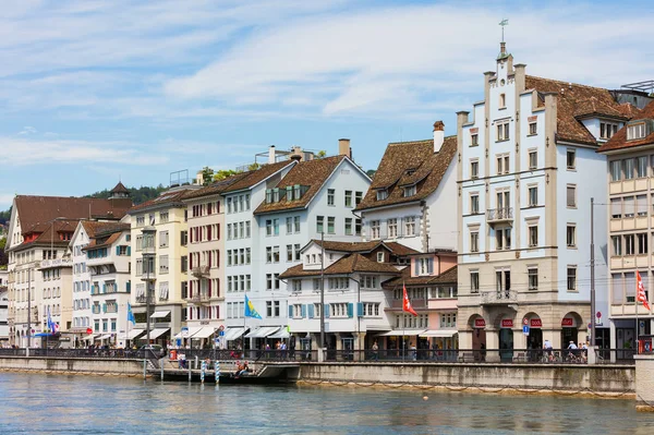 Edificios de la parte histórica de la ciudad de Zurich — Foto de Stock