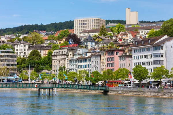 Zurych Szwajcaria Maja 2016 Budynki Starego Miasta Zurychu Ludzie Skarpie — Zdjęcie stockowe