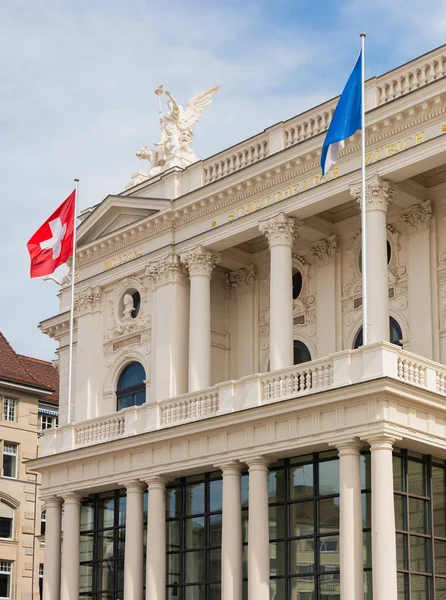 Parte da fachada do edifício da Ópera de Zurique — Fotografia de Stock