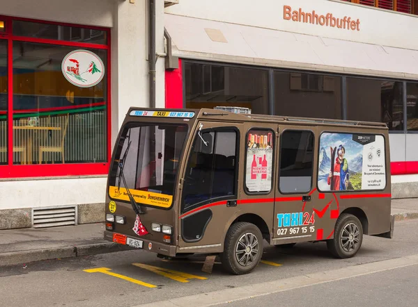 Zermatt Switzerland September 2018 Electric Taxi Parked Street Town Zermatt — Stock Photo, Image