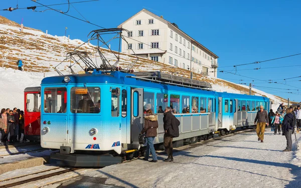 스위스 2016 사람과 꼭대기 Rigi Bahnen 회사에 액세스할 목적지는 — 스톡 사진