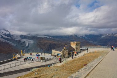 Gornegrat, İsviçre - 16 Eylül 2018: manzara Güz Gornegrat. Gornergrat (İngilizce: Gorner Ridge) Gorner buzul bakan kayalık bir sırt yer alan Güneydoğu Wallis Swiss Kanton Zermatt şehir.