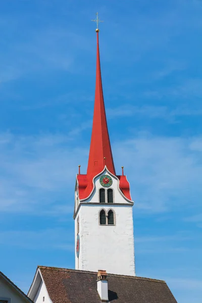 Toren van de stadskerk van Bremgarten in Zwitserland — Stockfoto