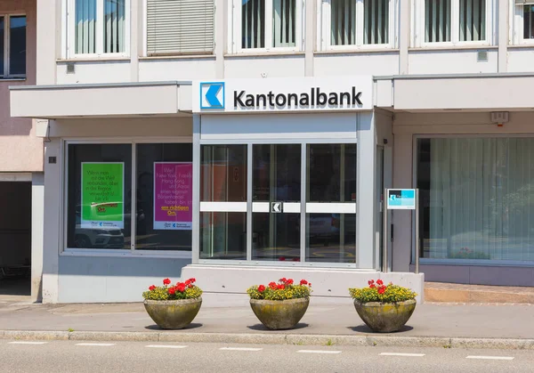 Bremgarte の町の Aargauische Kantonalbank のオフィス — ストック写真
