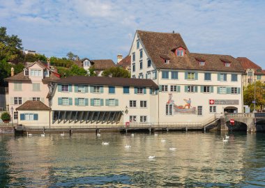 L boyunca Zürih şehrinin tarihi bölümünün binaları