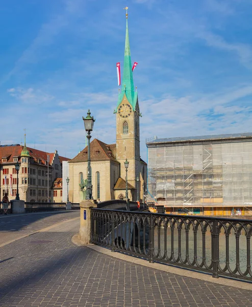 Puente Munsterbrucke en la ciudad de Zurich, Suiza —  Fotos de Stock