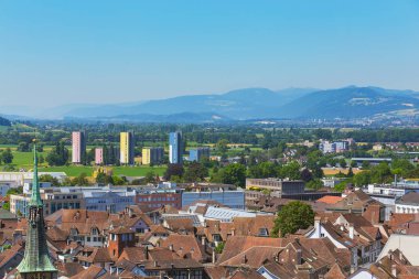 St. Ursus Katedrali kulesinden Solothurn şehrinin manzarası