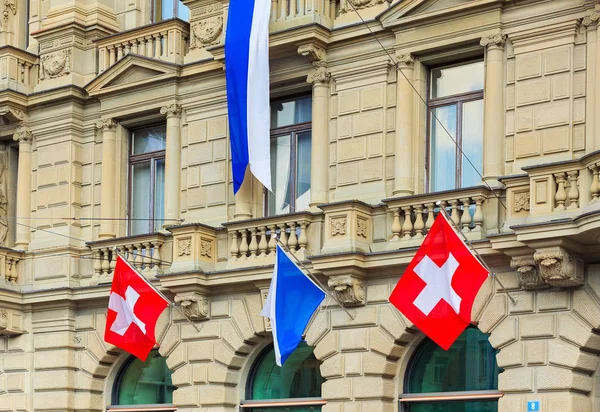 Credit Suisse, budova na náměstí Paradeplatz ve městě Zuri — Stock fotografie