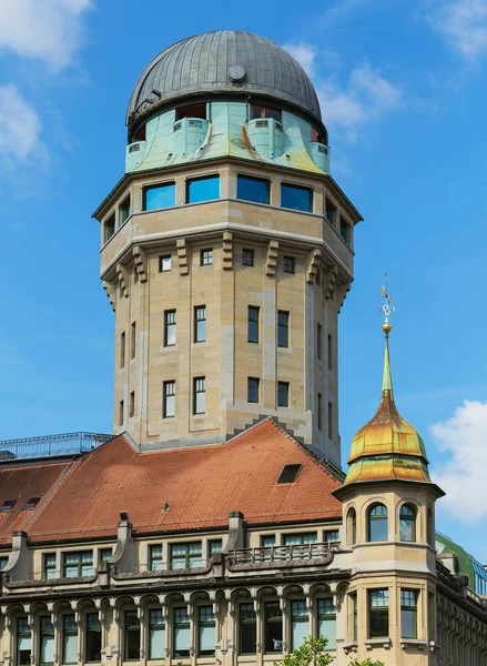 Věž observatoře Urania Sternwarte v městě Curych — Stock fotografie