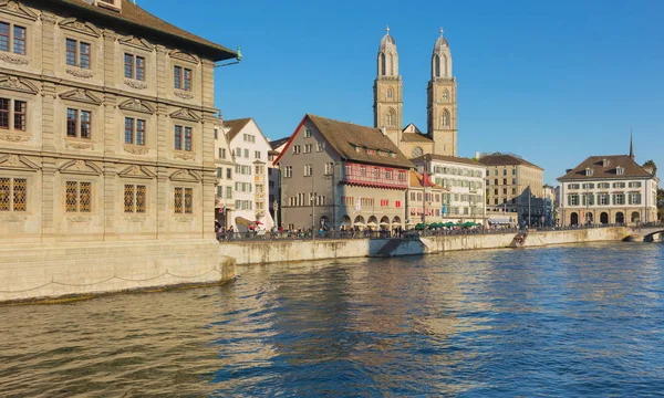 Gebäude des historischen Zürcher Stadtkerns entlang der — Stockfoto