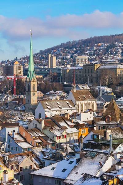 Curych do města při pohledu z věže katedrály atrakce Grossmunster — Stock fotografie