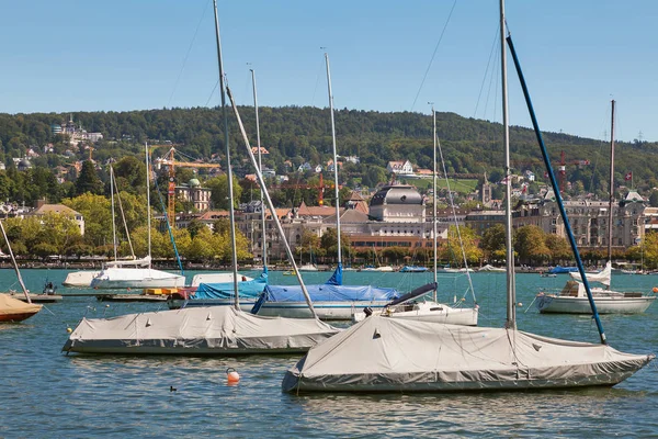 Bateaux sur le lac de Zurich en Suisse — Photo