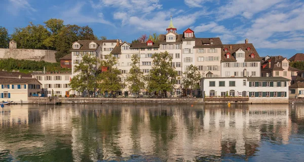 A történelmi Schipfe negyed épületei Zürich városában — Stock Fotó