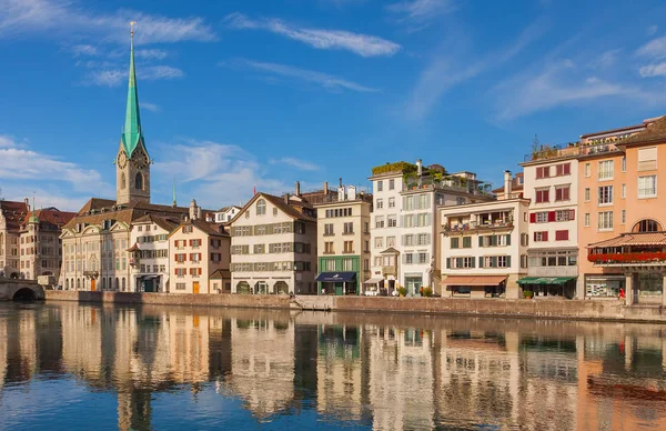 Buildings of the historic part of the city of Zurich along the L — Stock Photo, Image