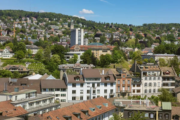 Ciudad de Zurich vista desde la torre de la Catedral de Grossmunster — Foto de Stock