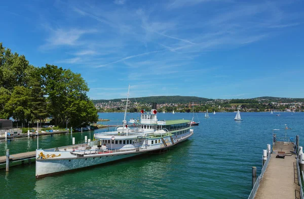 Stadt Zurich barco de vapor en un muelle en el lago Zurich en Suiza —  Fotos de Stock
