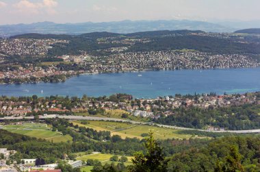  Uetliberg Dağı 'ndan görülen Zürih Gölü