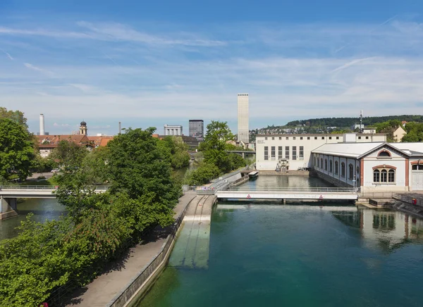 Zobacz wzdłuż rzeki Limmat w mieście Zurych, Szwajcaria Obrazy Stockowe bez tantiem