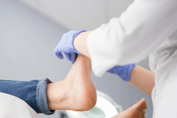 Pedicura Masaje Pies Con Crema Pies — Foto de Stock