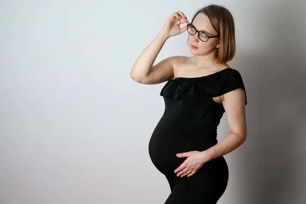 Femme Enceinte Dans Des Lunettes — Photo