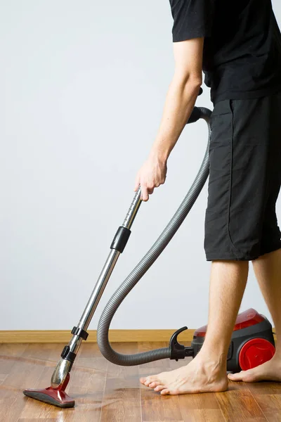 Man Vacuuming Apartment — Stock Photo, Image
