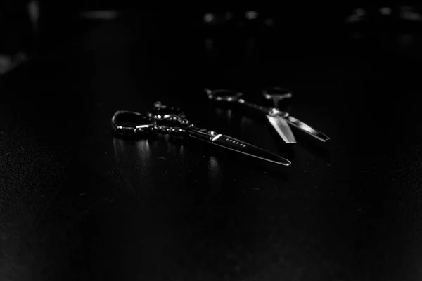 Nożyczki Fryzjera Czarnym Tle — Zdjęcie stockowe