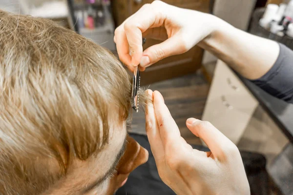 Hairdresser Cuts Man Close — Stock Photo, Image
