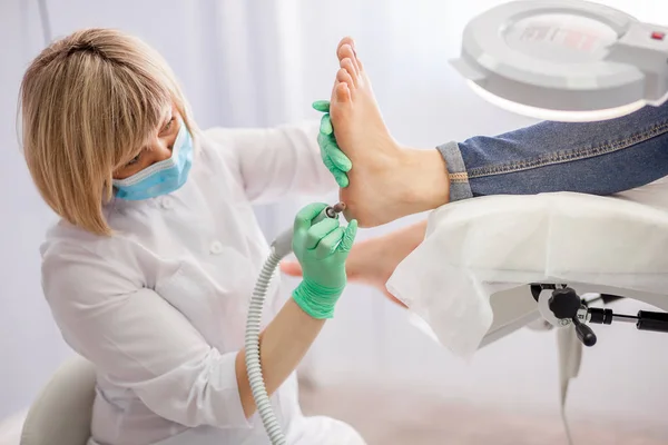 Podiatry doktor. Ayak ve tırnak tedavisi.