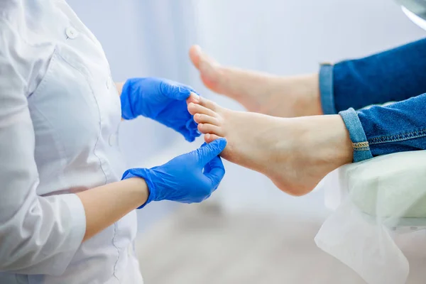 Podiatry Doctor Examines Foot — Stock Photo, Image