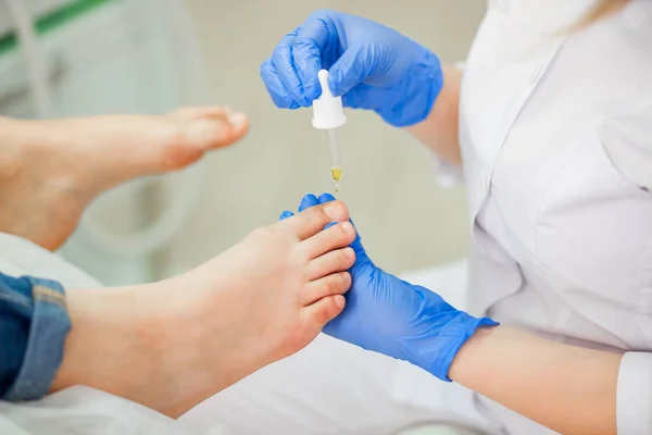 Podiatry doktor. Ayak ve tırnak tedavisi.
