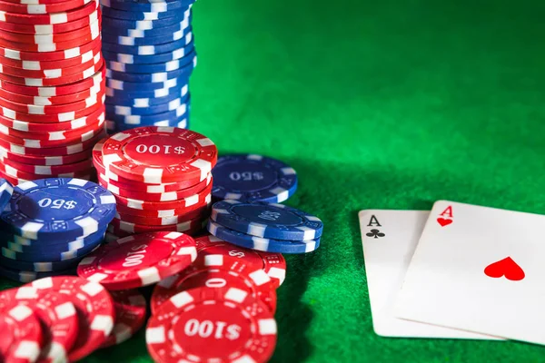 Close Casino Chips Two Ace Cards Green Table — Stock Photo, Image