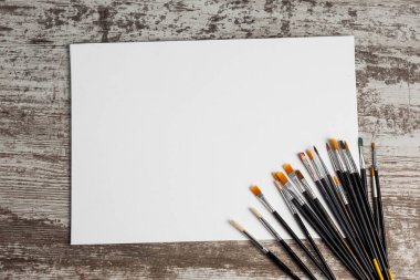 Fırça boya, sonraki eski ahşap arka plan bez. Kopya alanı ile.