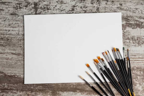 Fırça boya, sonraki eski ahşap arka plan bez. Kopya alanı ile.