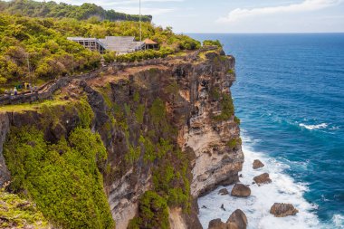 Endonezya Bali tropikal plaj Uluwatu. Tatil seyahat turizm sakin ol.