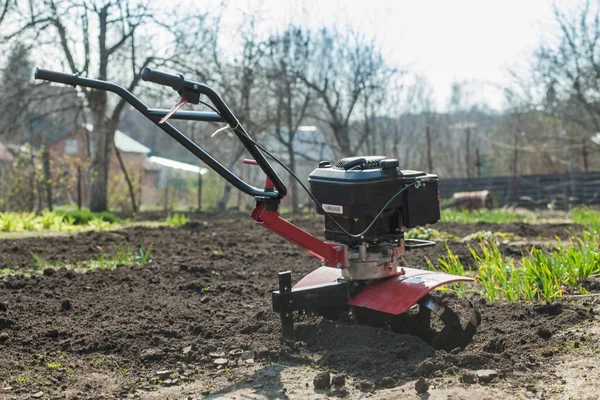 Pflügt Den Boden Der Gartenbearbeitung — Stockfoto