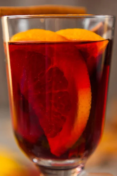 Vinho Quente Mulled Canela Laranja Macro Álcool Laranja Amarela Vermelha — Fotografia de Stock